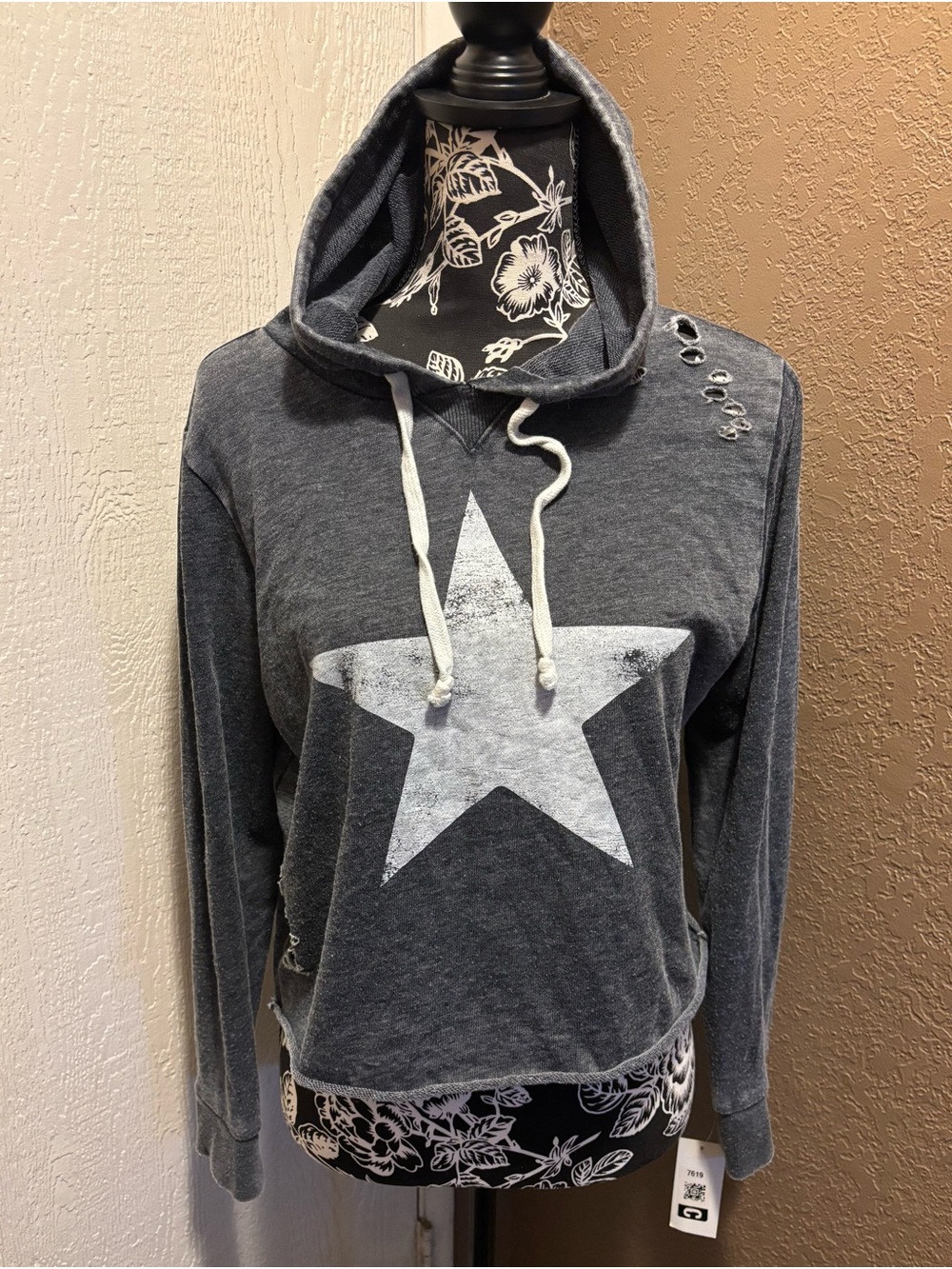 Grayson Threads Sleepwear Charcoal Gray Star Hoodie Sweatshirt, Medium